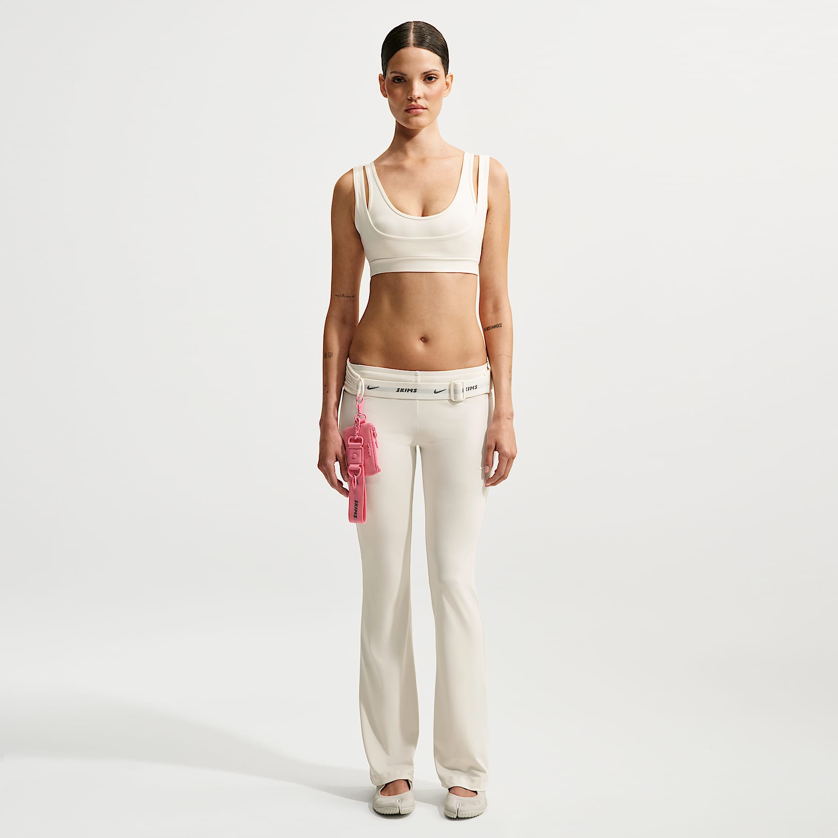 NIKE公式】NikeSKIMS Airy ウィメンズ ローライズ ミニ フレアパンツ
